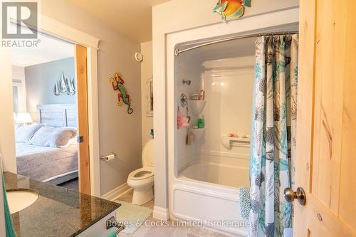 18 - 1579 Anstruther Lake Road, North Kawartha, ON - Indoor Photo Showing Bathroom
