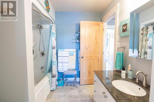 18 - 1579 Anstruther Lake Road, North Kawartha, ON - Indoor Photo Showing Bathroom