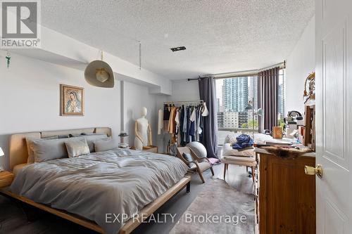 707 - 25 Fairview Road W, Mississauga, ON - Indoor Photo Showing Bedroom