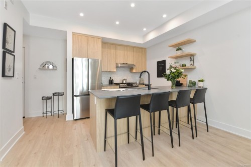 207-1114 Samar Cres, Langford, BC - Indoor Photo Showing Kitchen