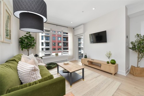 207-1114 Samar Cres, Langford, BC - Indoor Photo Showing Living Room