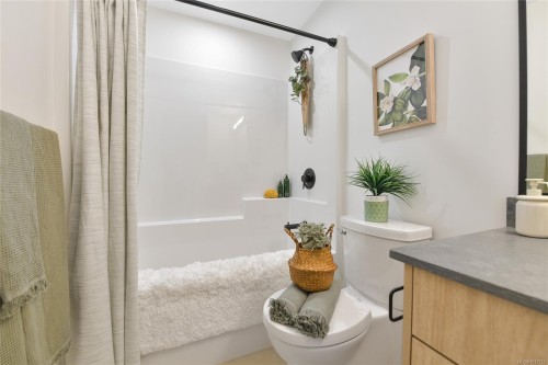207-1114 Samar Cres, Langford, BC - Indoor Photo Showing Bathroom