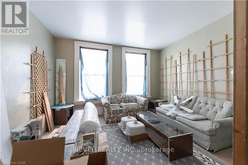 166-168 Macnab Street N, Hamilton, ON - Indoor Photo Showing Living Room
