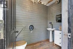 Washrooms w composting toilets - 