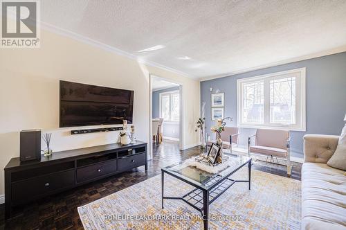 2165 Dunedin Road, Oakville, ON - Indoor Photo Showing Living Room