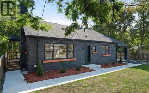 Upper Unit - 124 Colborne Street, Kawartha Lakes, ON - Outdoor