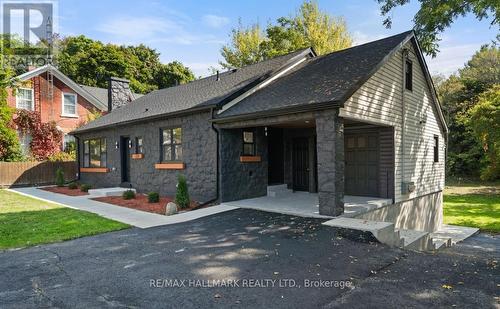 Upper Unit - 124 Colborne Street, Kawartha Lakes, ON - Outdoor