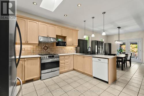 301 Mud Street E, Hamilton, ON - Indoor Photo Showing Kitchen With Upgraded Kitchen