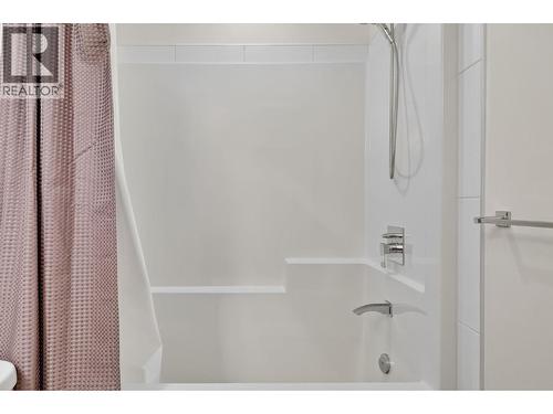 3510 Landie Road Unit# 24, Kelowna, BC - Indoor Photo Showing Bathroom