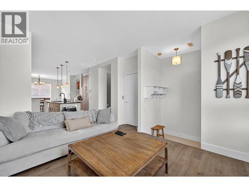 3510 Landie Road Unit# 24, Kelowna, BC - Indoor Photo Showing Living Room