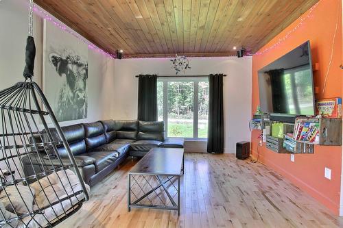 Salon - 812 Rg Watford, Saint-Benjamin, QC - Indoor