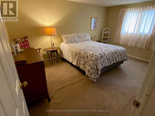 22 Briarwood Place, Innisfil, ON - Indoor Photo Showing Bedroom