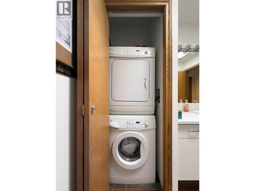 1642 West Kelowna Road, West Kelowna, BC - Indoor Photo Showing Laundry Room