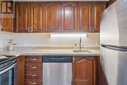 Well-designed kitchen, counters & stainless steel - 