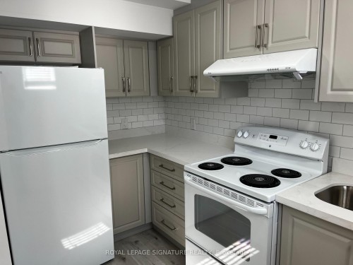 21 Sewells Lane, Brampton, ON - Indoor Photo Showing Kitchen