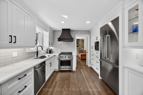 35 Hawthorne Road, Mono, ON - Indoor Photo Showing Kitchen With Upgraded Kitchen
