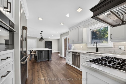 35 Hawthorne Road, Mono, ON - Indoor Photo Showing Kitchen With Upgraded Kitchen