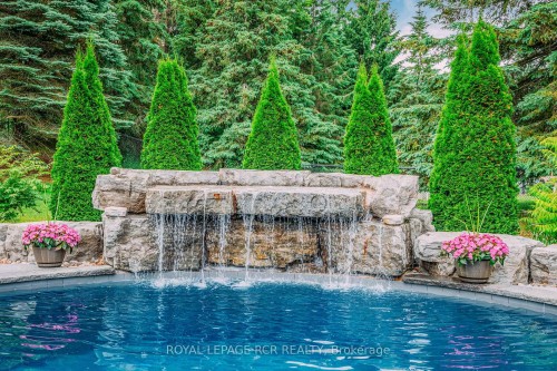 35 Hawthorne Road, Mono, ON - Outdoor With In Ground Pool