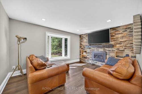 35 Hawthorne Road, Mono, ON - Indoor Photo Showing Living Room With Fireplace