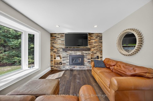 35 Hawthorne Road, Mono, ON - Indoor Photo Showing Living Room With Fireplace
