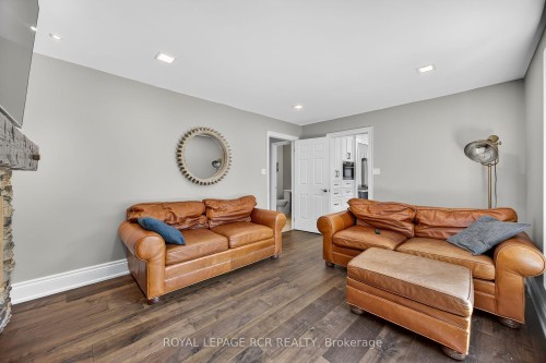 35 Hawthorne Road, Mono, ON - Indoor Photo Showing Living Room