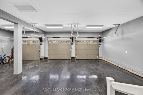 35 Hawthorne Road, Mono, ON - Indoor Photo Showing Garage