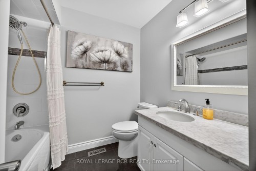 35 Hawthorne Road, Mono, ON - Indoor Photo Showing Bathroom
