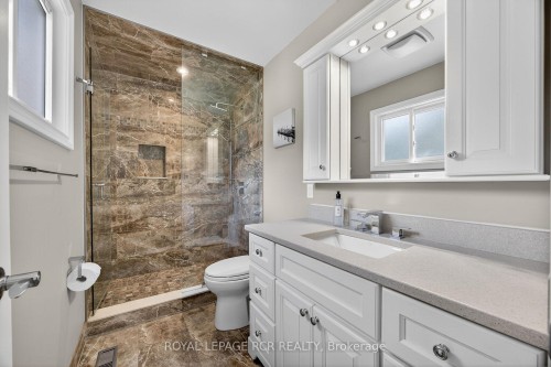 35 Hawthorne Road, Mono, ON - Indoor Photo Showing Bathroom