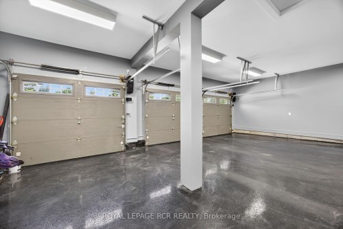 35 Hawthorne Road, Mono, ON - Indoor Photo Showing Garage