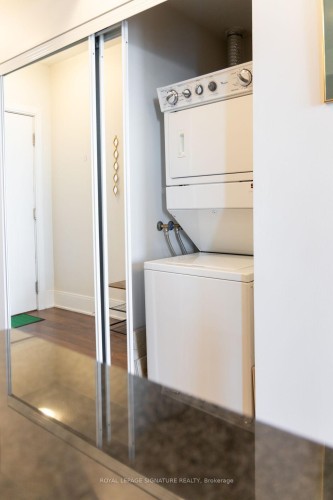 2908-330 Burnhamthorpe Road W, Mississauga, ON - Indoor Photo Showing Laundry Room