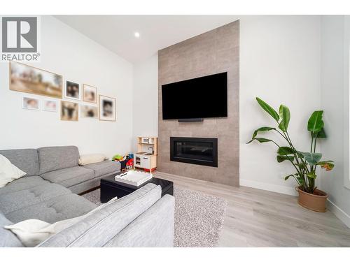 154 Echo Ridge Drive, Kelowna, BC - Indoor Photo Showing Living Room With Fireplace