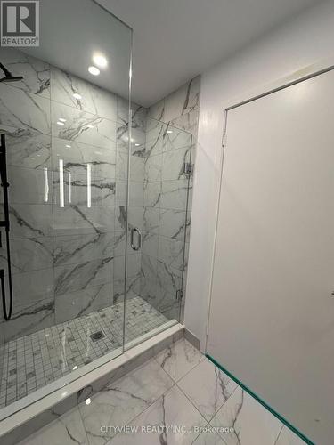 518 - 500 Dupont Street, Toronto, ON - Indoor Photo Showing Bathroom