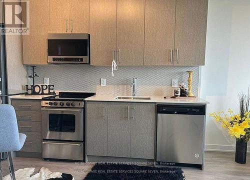 1301 - 212 King William Street, Hamilton, ON - Indoor Photo Showing Kitchen With Double Sink With Upgraded Kitchen