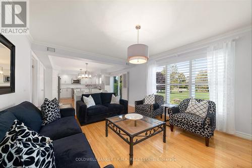 33 Lindway Place, Kawartha Lakes (Lindsay), ON - Indoor Photo Showing Living Room