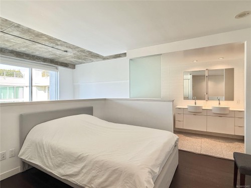 438-770 Fisgard St, Victoria, BC - Indoor Photo Showing Bedroom