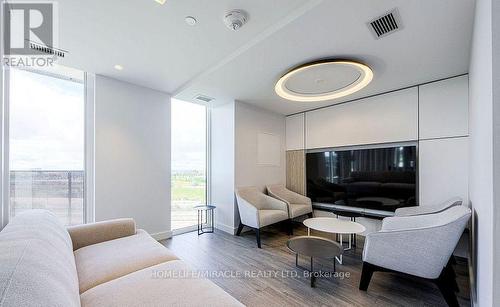 911 - 30 Tretti Way, Toronto, ON - Indoor Photo Showing Living Room