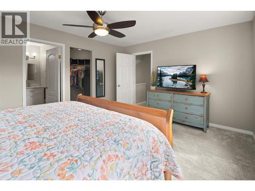 7525 Columbia Avenue Unit# 17, Radium Hot Springs, BC - Indoor Photo Showing Bedroom