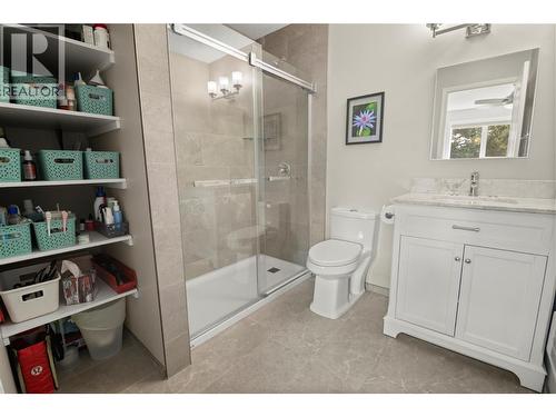 7525 Columbia Avenue Unit# 17, Radium Hot Springs, BC - Indoor Photo Showing Bathroom