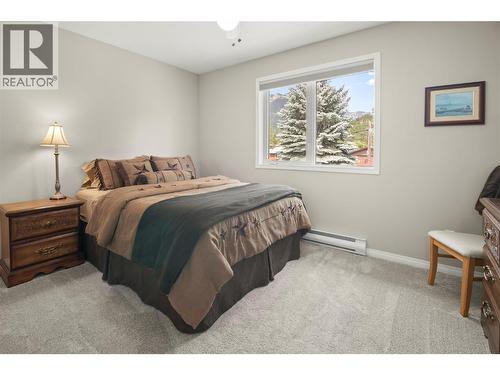 7525 Columbia Avenue Unit# 17, Radium Hot Springs, BC - Indoor Photo Showing Bedroom