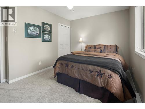 7525 Columbia Avenue Unit# 17, Radium Hot Springs, BC - Indoor Photo Showing Bedroom