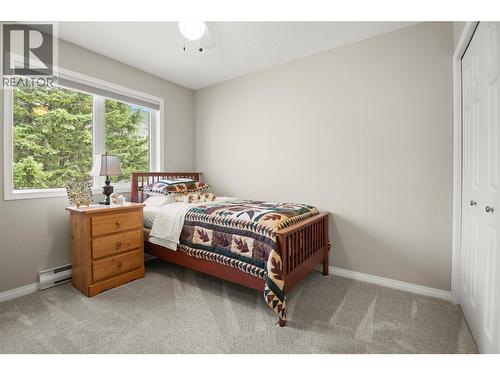 7525 Columbia Avenue Unit# 17, Radium Hot Springs, BC - Indoor Photo Showing Bedroom