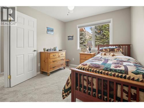 7525 Columbia Avenue Unit# 17, Radium Hot Springs, BC - Indoor Photo Showing Bedroom