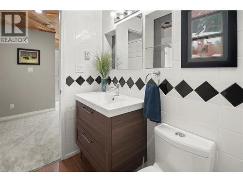 7525 Columbia Avenue Unit# 17, Radium Hot Springs, BC - Indoor Photo Showing Bathroom