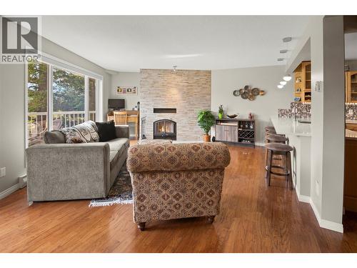 7525 Columbia Avenue Unit# 17, Radium Hot Springs, BC - Indoor Photo Showing Living Room With Fireplace
