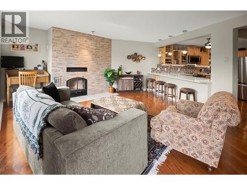 7525 Columbia Avenue Unit# 17, Radium Hot Springs, BC - Indoor Photo Showing Living Room With Fireplace