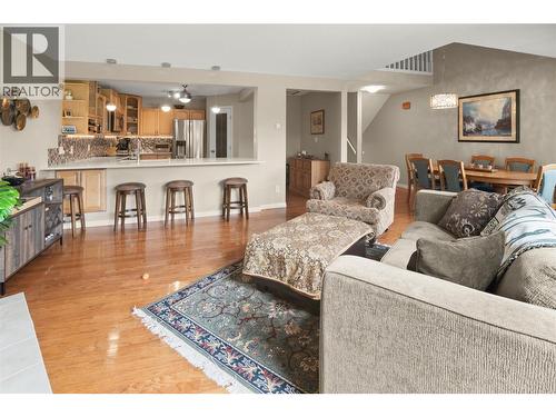 7525 Columbia Avenue Unit# 17, Radium Hot Springs, BC - Indoor Photo Showing Living Room