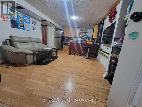 724 Third Avenue, Peterborough (Otonabee Ward 1), ON - Indoor