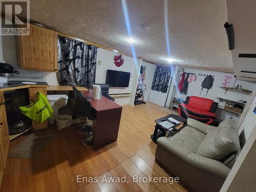 724 Third Avenue, Peterborough (Otonabee Ward 1), ON - Indoor