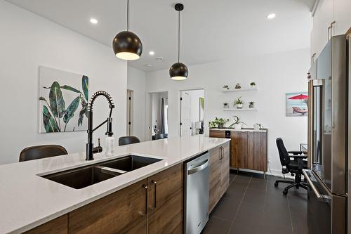 Cuisine - 202-281 Rue Principale, Saint-Donat, QC - Indoor Photo Showing Kitchen With Double Sink