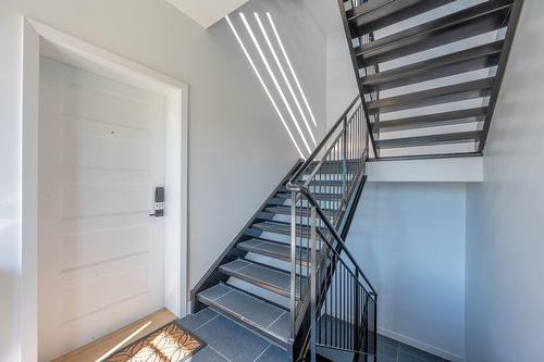 Escalier - 202-281 Rue Principale, Saint-Donat, QC - Indoor Photo Showing Other Room